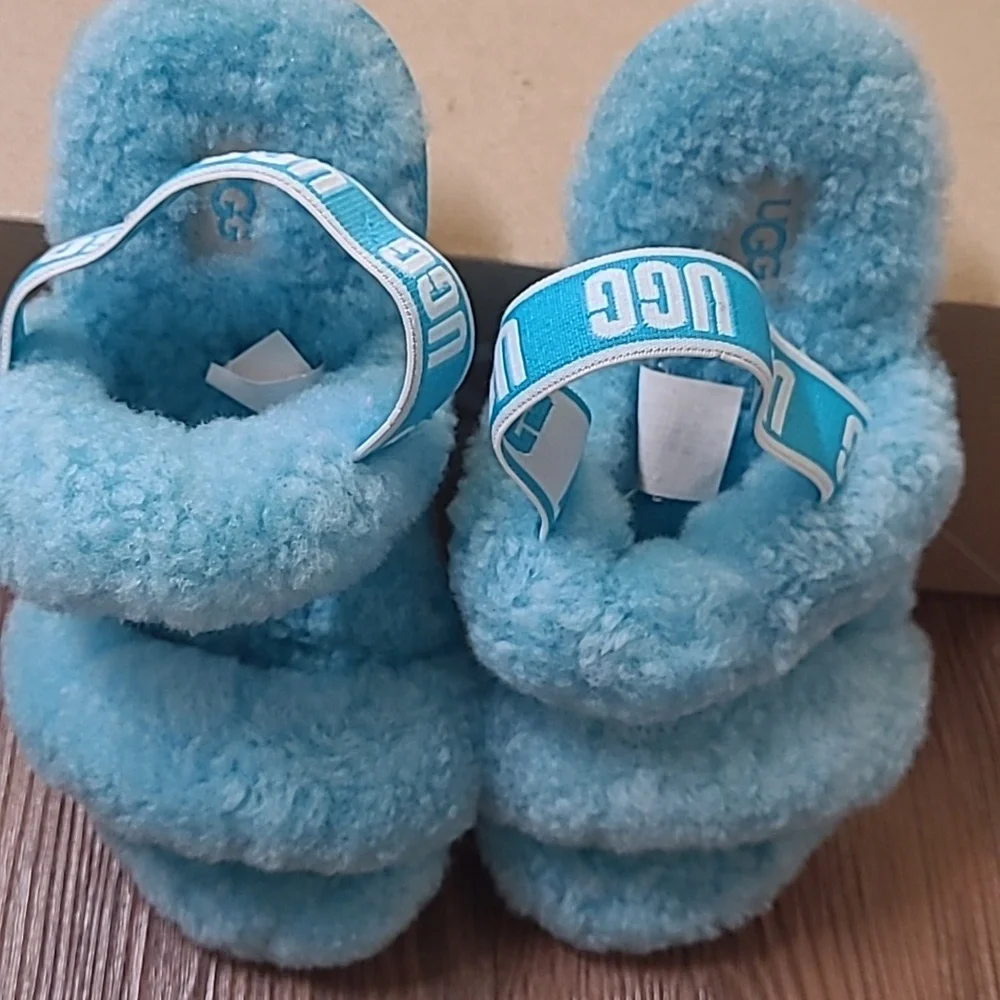UGG Kids Fluffy Aqua‎ Sandals used good condition.